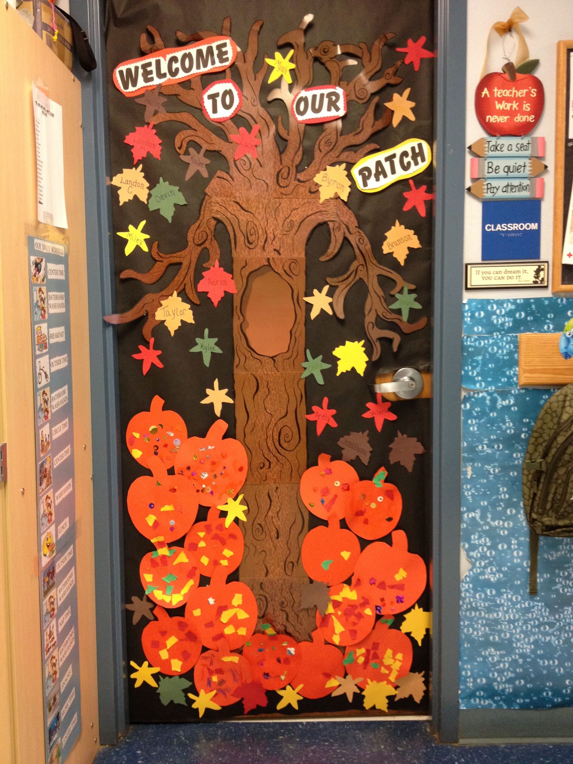 15 Creative Fall Door Decor Classroom Ideas to Welcome Autumn - Image 2