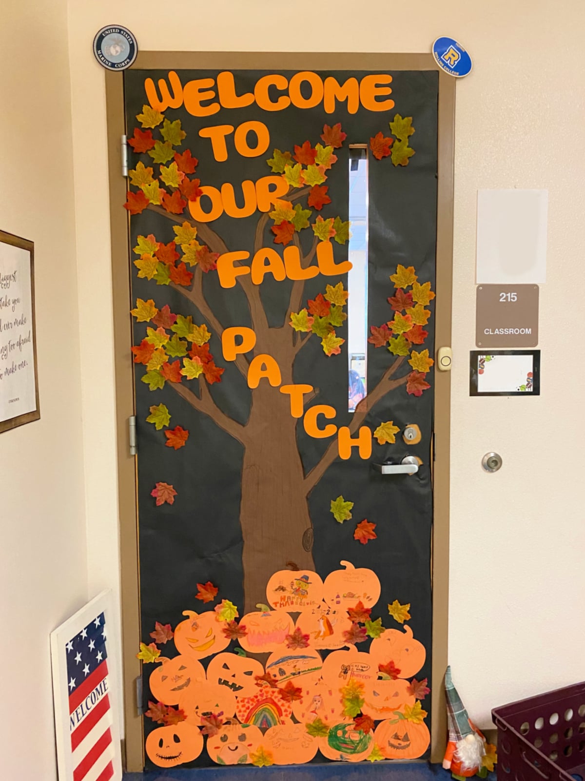 15 Creative Fall Door Decor Classroom Ideas to Welcome Autumn - Image 4